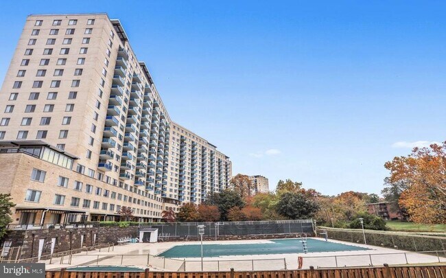 Building Photo - 10401 Grosvenor Pl