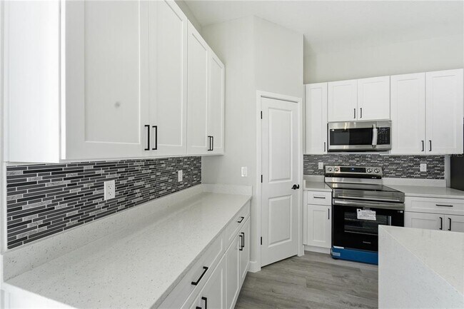 Building Photo - 13690 SW 43rd Cir