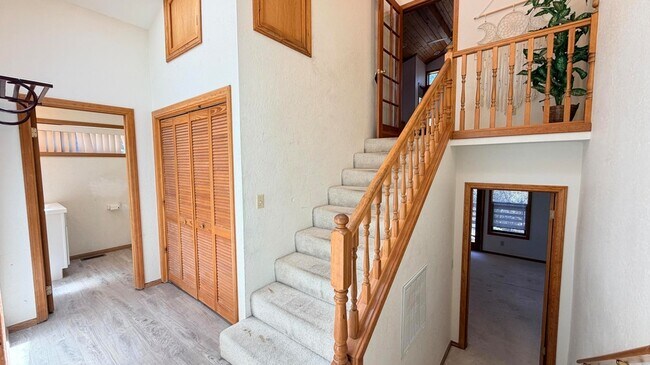 Building Photo - 54061 Linger Ln