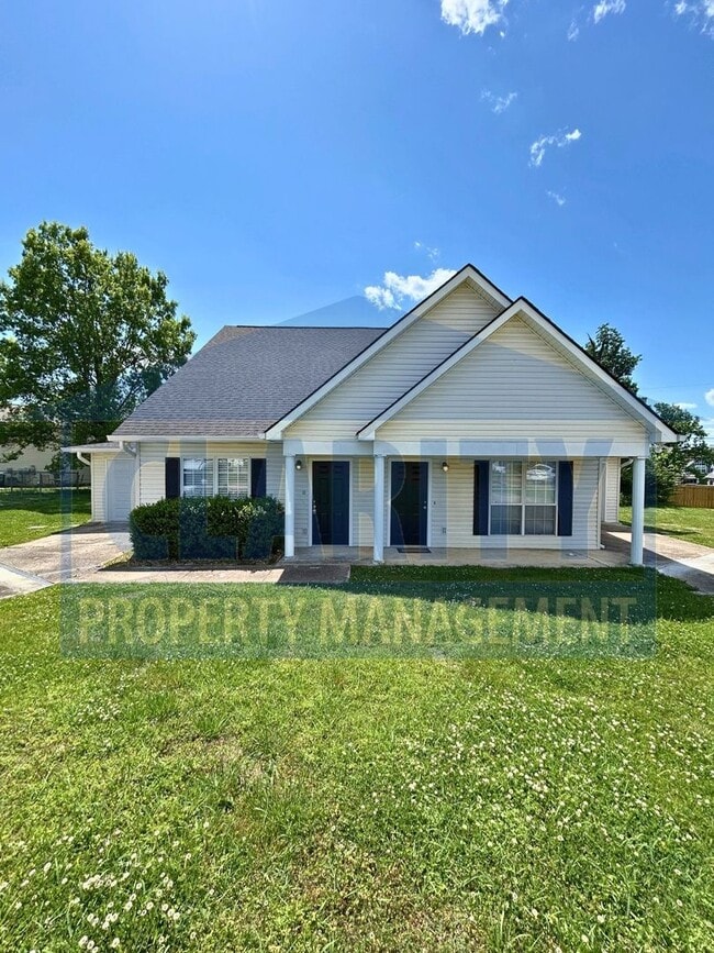 Building Photo - Three-bedroom townhome in Chattanooga!