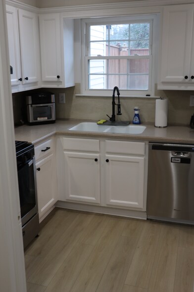 Building Photo - 2940 Lexington Trace Dr