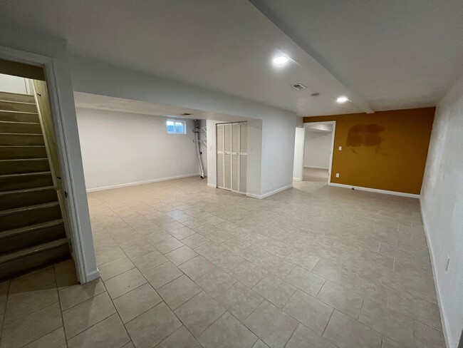 Building Photo - $500 Move in Special - Spacious 4 bed 2 ba...