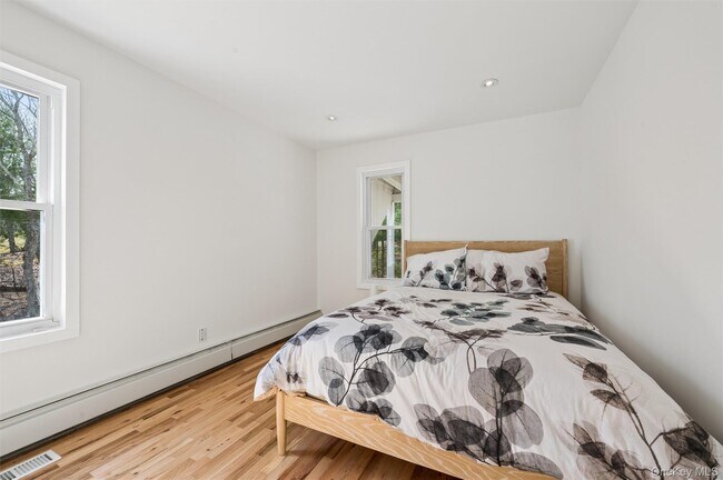 Building Photo - 14 Old Trail Rd