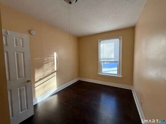 Building Photo - 10 Gilbert Ave