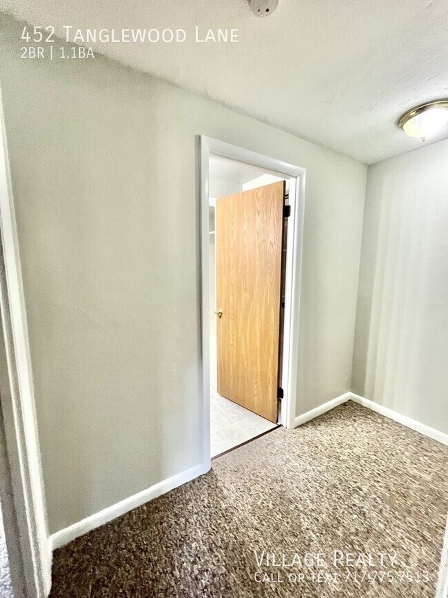 Building Photo - 452 Tanglewood Ln