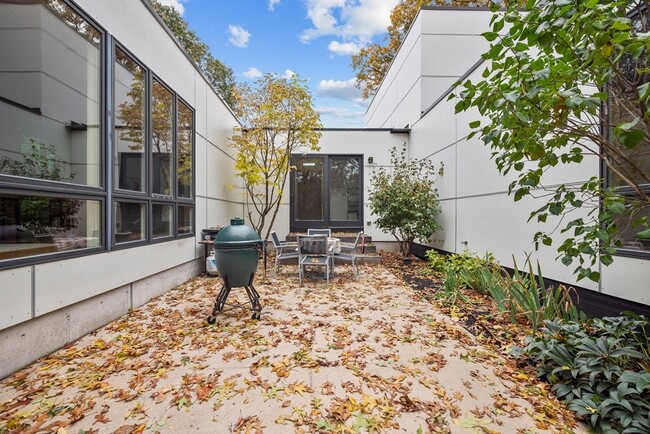 Building Photo - 35 Thornberry Rd