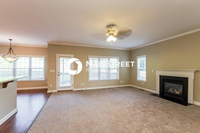 Building Photo - 4 Bedroom Pet-Friendly Home in Matthews, NC with Main Street Renewal