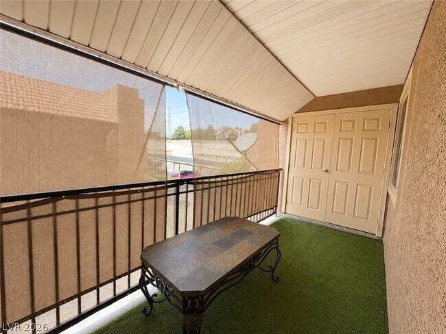 Building Photo - 5026 River Glen Dr