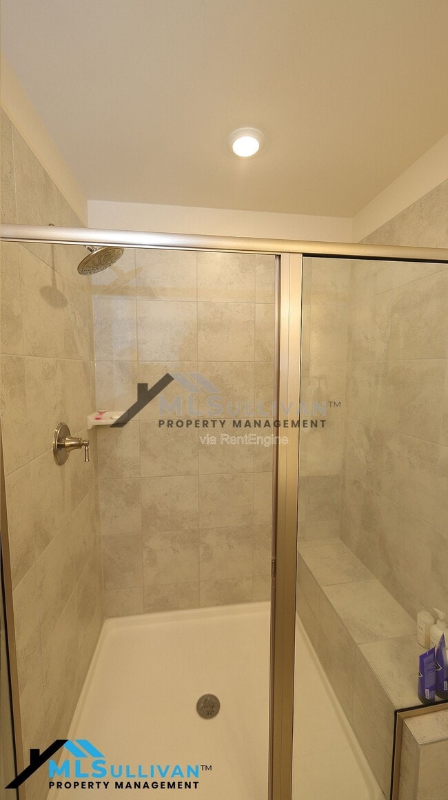 Building Photo - 291 White Oak Ridge Dr