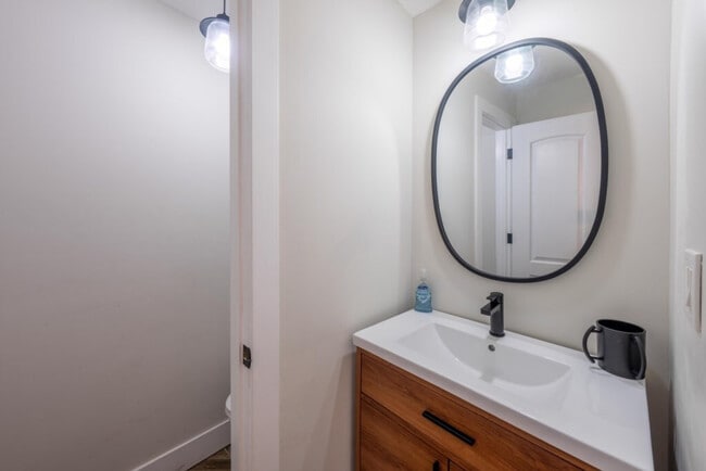 Building Photo - 139 W 4th Ave