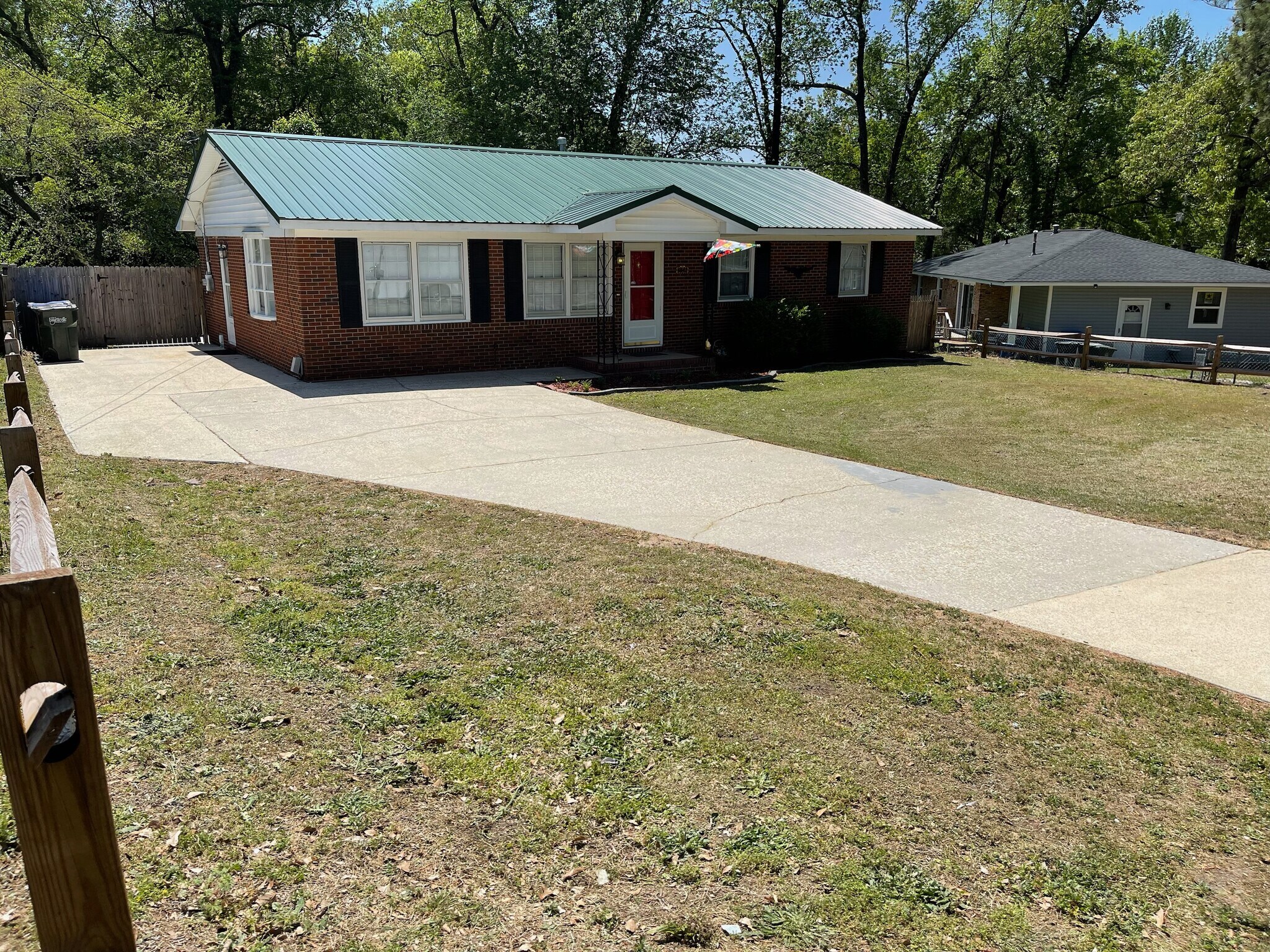 Multiple car driveway - plenty of parking! - 6041 Elstree Pl