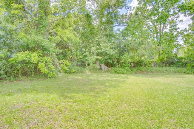 Building Photo - Don’t Miss This West Pensacola Rental — Open Floor Plan, Large Primary Suite, Outdoor Deck & Minu...