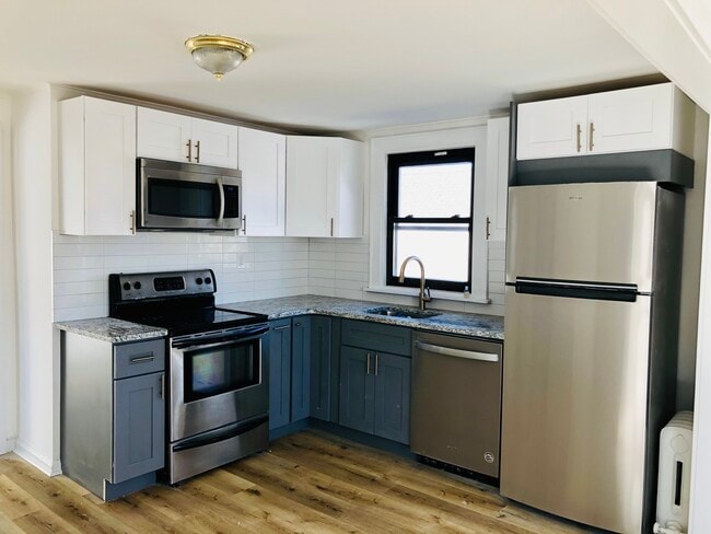 Kitchen - 113 Sterling Ave