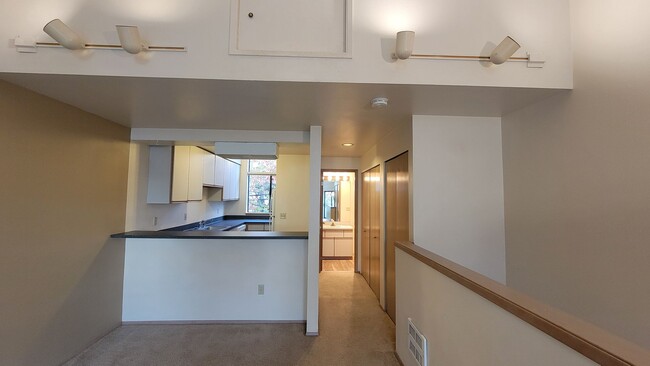 Building Photo - DOWNTOWN KIRKLAND 2 BED, 2.5 BATH TOWNHOME...