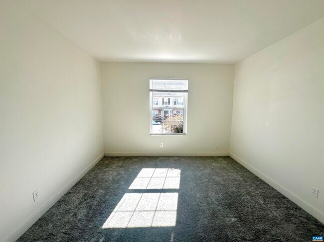 Building Photo - 875 Fountain Ct
