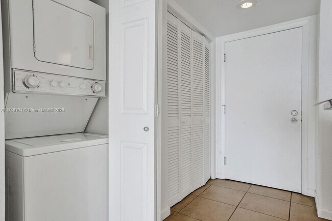 Building Photo - 770 Claughton Island Dr