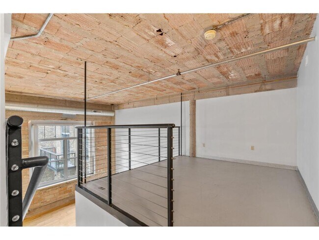 Building Photo - 521 S 7th St