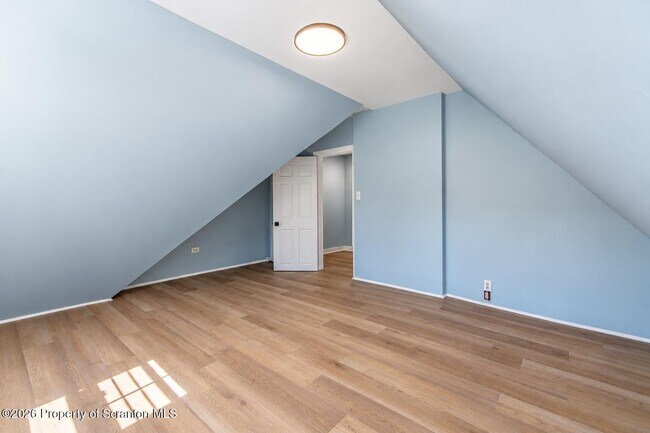 Building Photo - 1638 Sanderson Ave