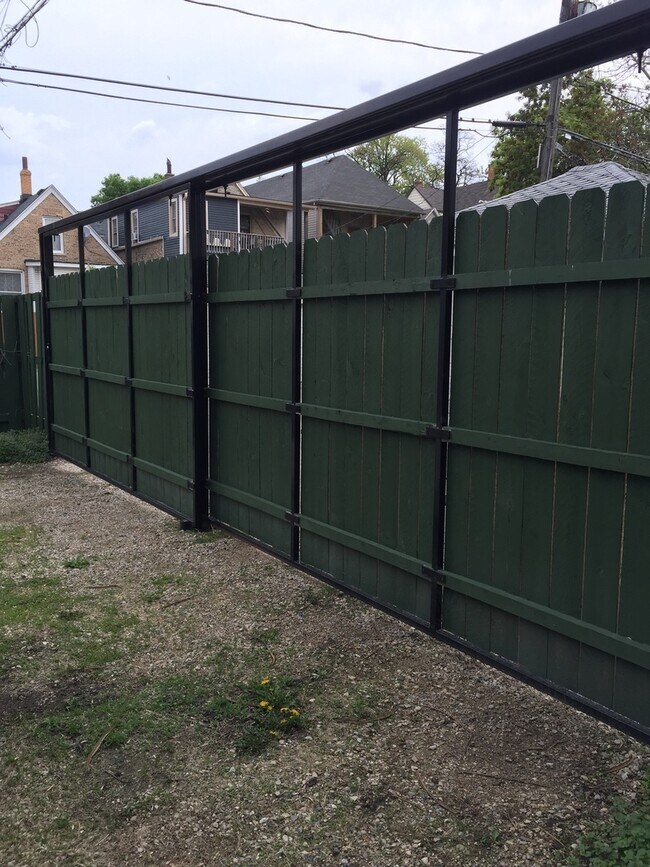 Building Photo - 3448 W Drummond Pl