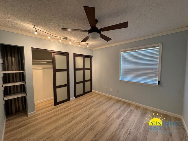 Building Photo - Waterfront 1-Bedroom Condo in FWB – Stunni...