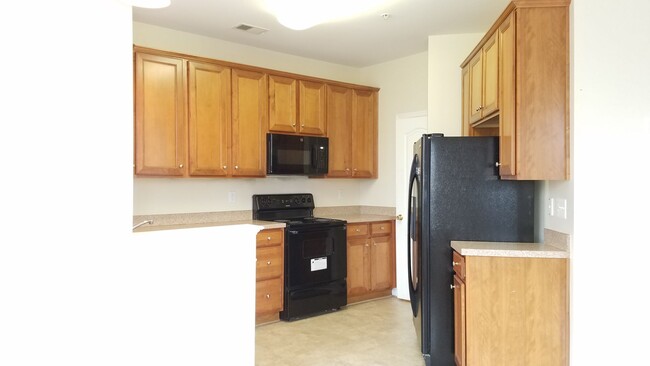 Building Photo - 3 Level *END UNIT* townhouse in Frederick ...