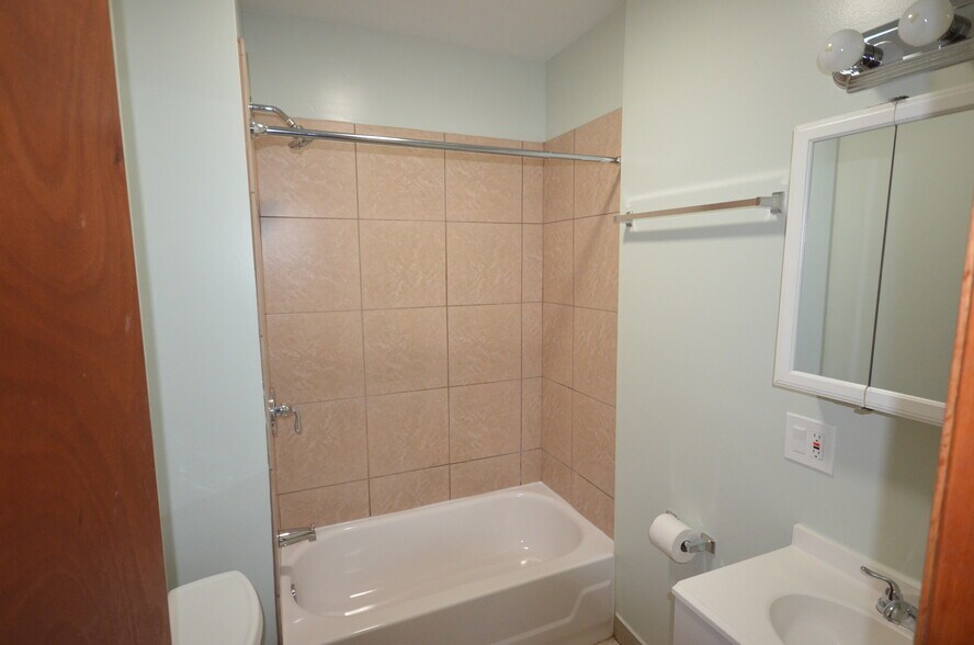 Building Photo - 2815 W 25th Pl