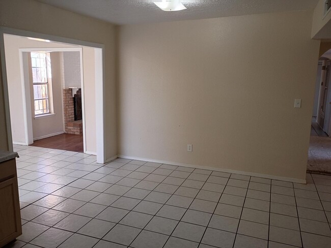 Building Photo - Great Northeast Home