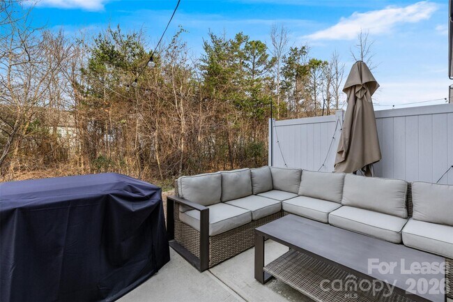 Building Photo - 12017 Basking Dr