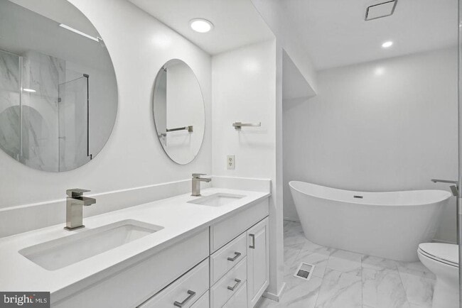 Building Photo - 7700 Hamilton Spring Rd