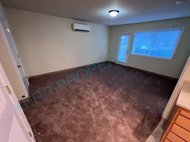 Building Photo - FREE RENT! Cozy 1-Bed Oasis in Portland's ...