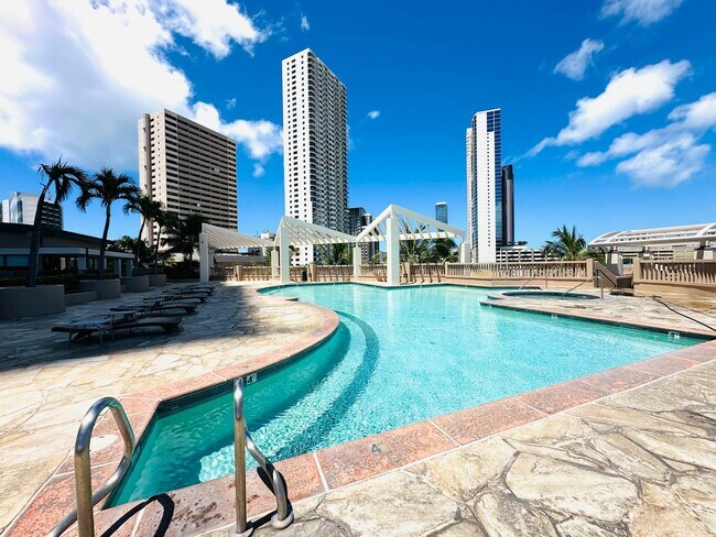 Building Photo - 2 Bedroom ,2 Bathroom, 2 Parking Condo (Ke...