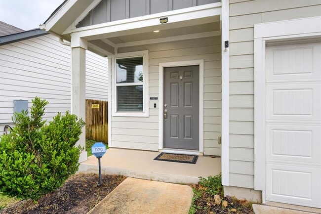 Building Photo - 12004 Cimaizon Dr