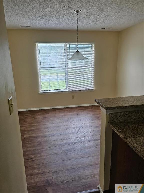 Building Photo - 5 Tanglewood Ct