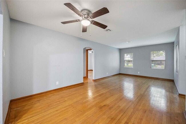 Building Photo - 6961 Peyton St