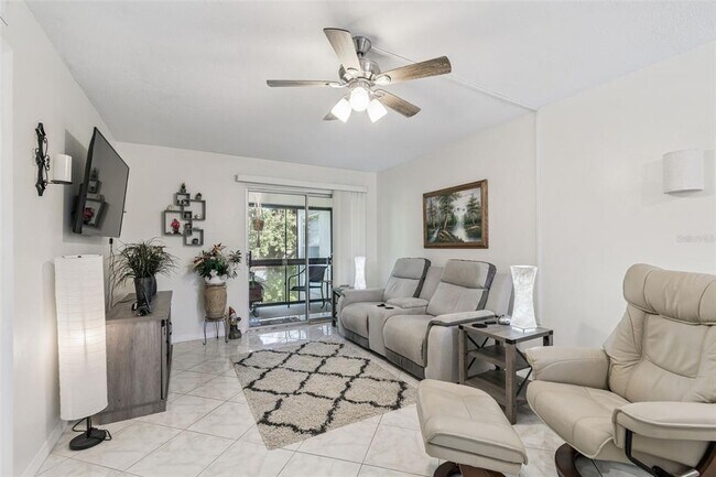 Building Photo - 2750 E Bay Dr