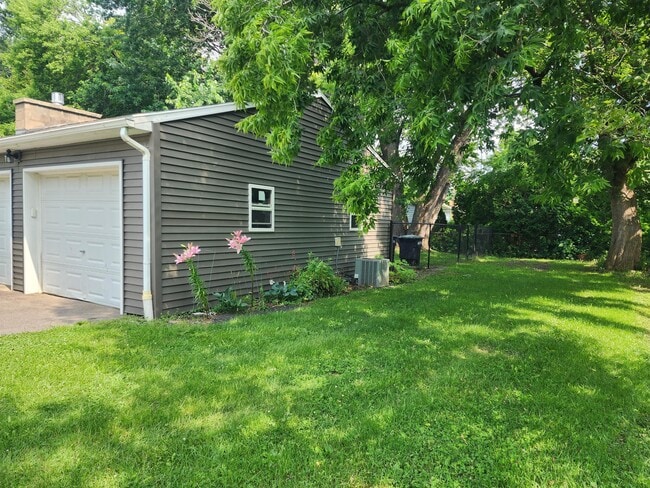 Building Photo - 4582 Maiden Ln