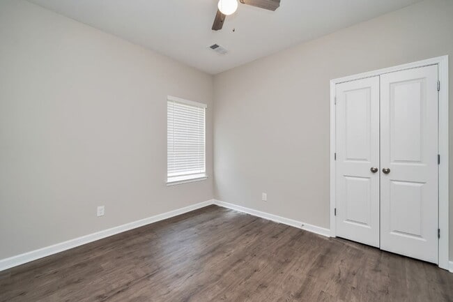 Building Photo - Welcome Home! Stylish 3BR/2BA with All the...