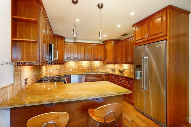 Building Photo - 537 Zamora Ave