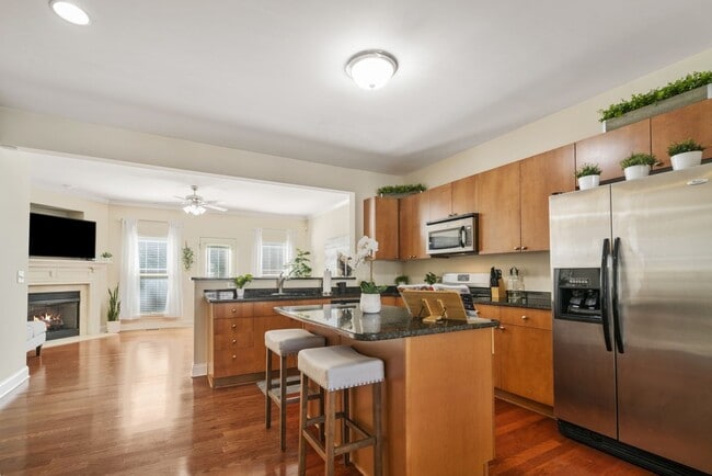 Building Photo - Woodbury Falls Luxury Townhome