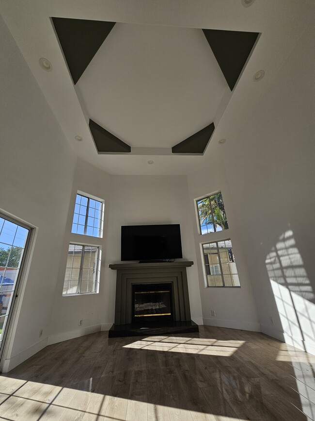 Living room - 6527 Gaviota Ave