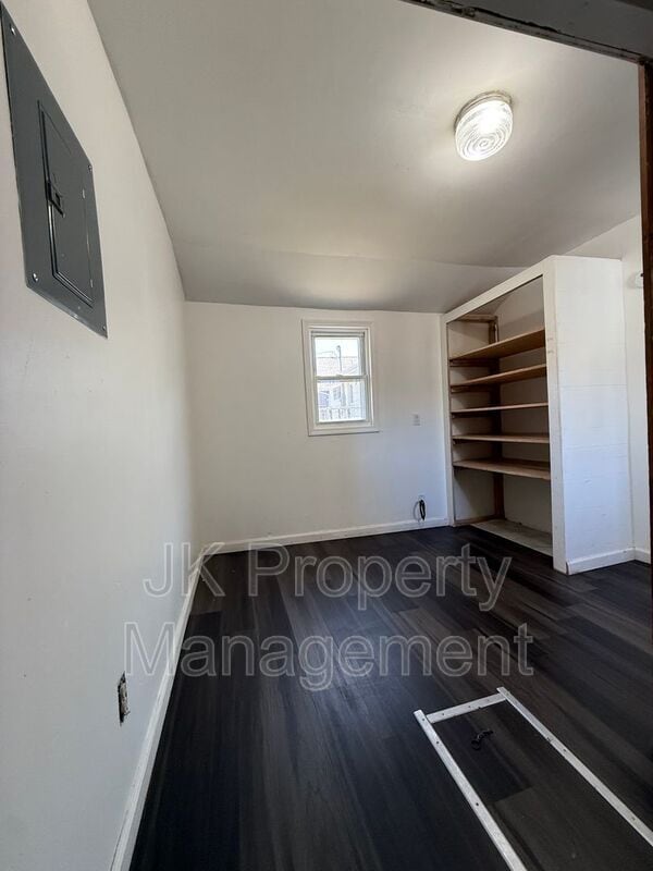 Building Photo - 1409 6th Ave NW