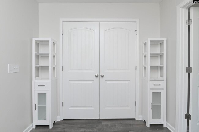 Building Photo - 728 Bustling Br Ln