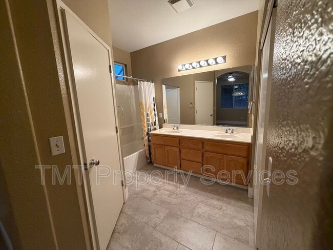 Building Photo - 3424 Babson Dr