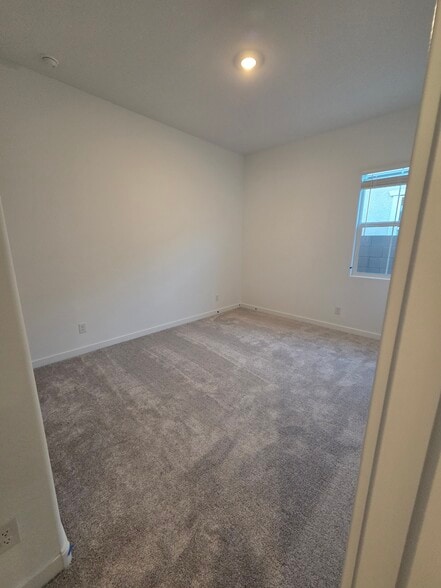 Building Photo - 23039 E Roundup Way