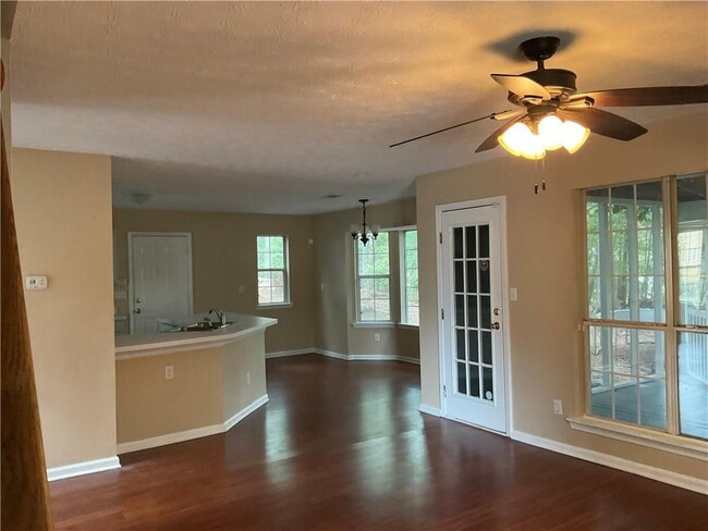 Building Photo - 2570 Treasure Ct