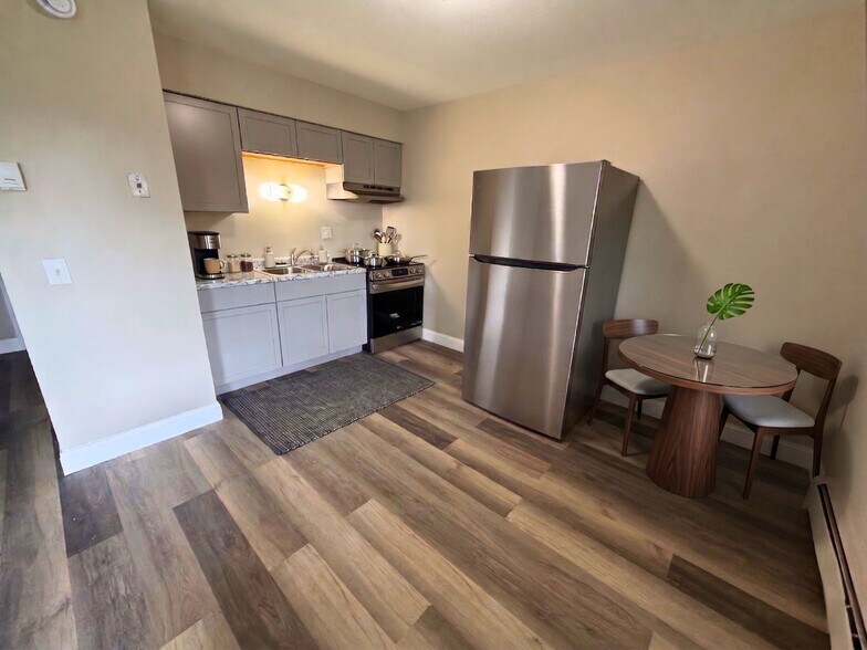 Building Photo - 779 Anderson Ave