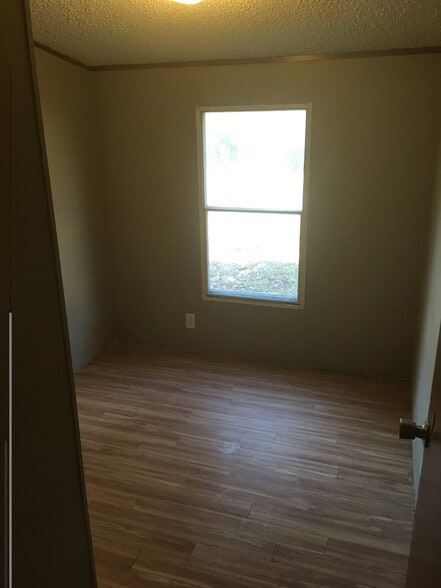 Building Photo - 815 Clutts Rd