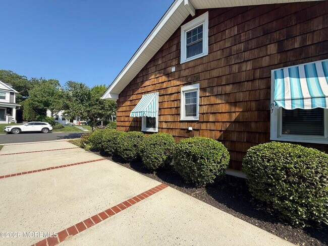 Building Photo - 2116 4th Ave