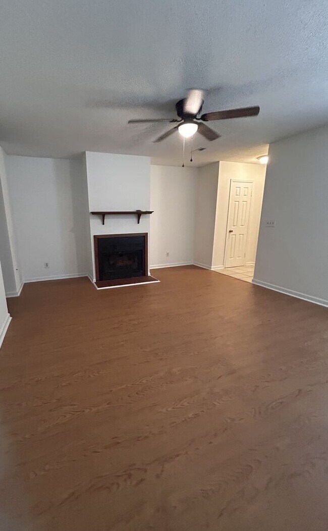 Building Photo - Affordable 2BR Duplex in Ladson!