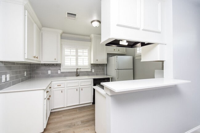 Building Photo - 1349 Heights Blvd